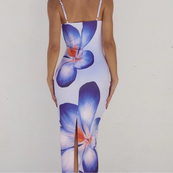 Runaway the Label Purple Floral fitted party dress brand new! - Picture 2 of 5